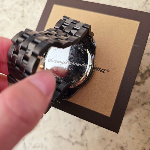 LIKE NEW TOMMY BAHAMA WATCH - Picture 3 of 6